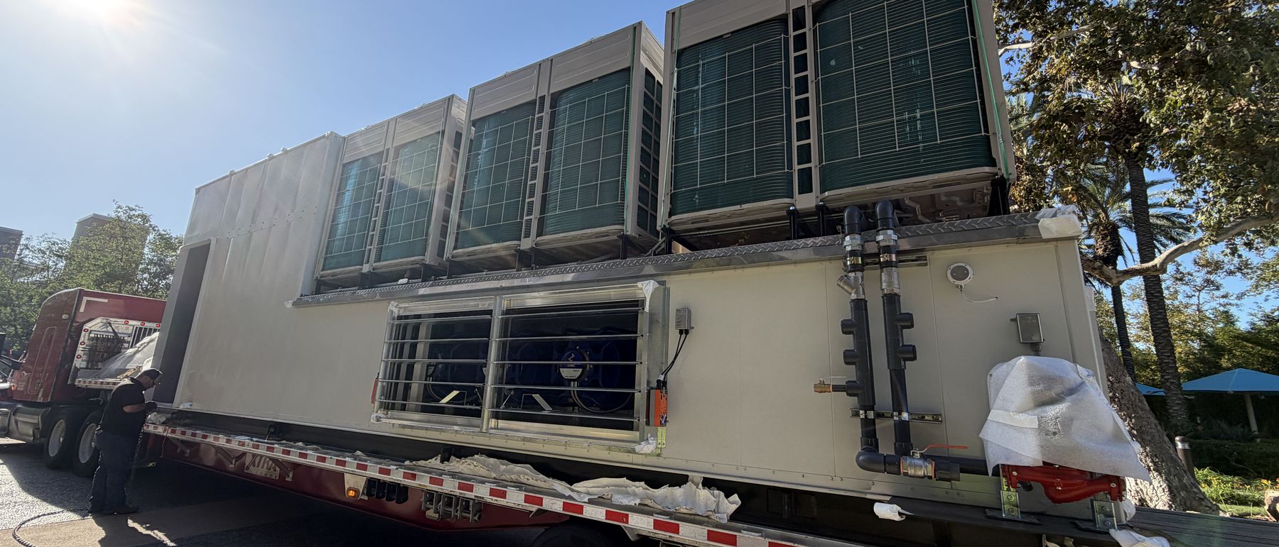 Large dual-deck class replacement unit arriving at an occupied office building